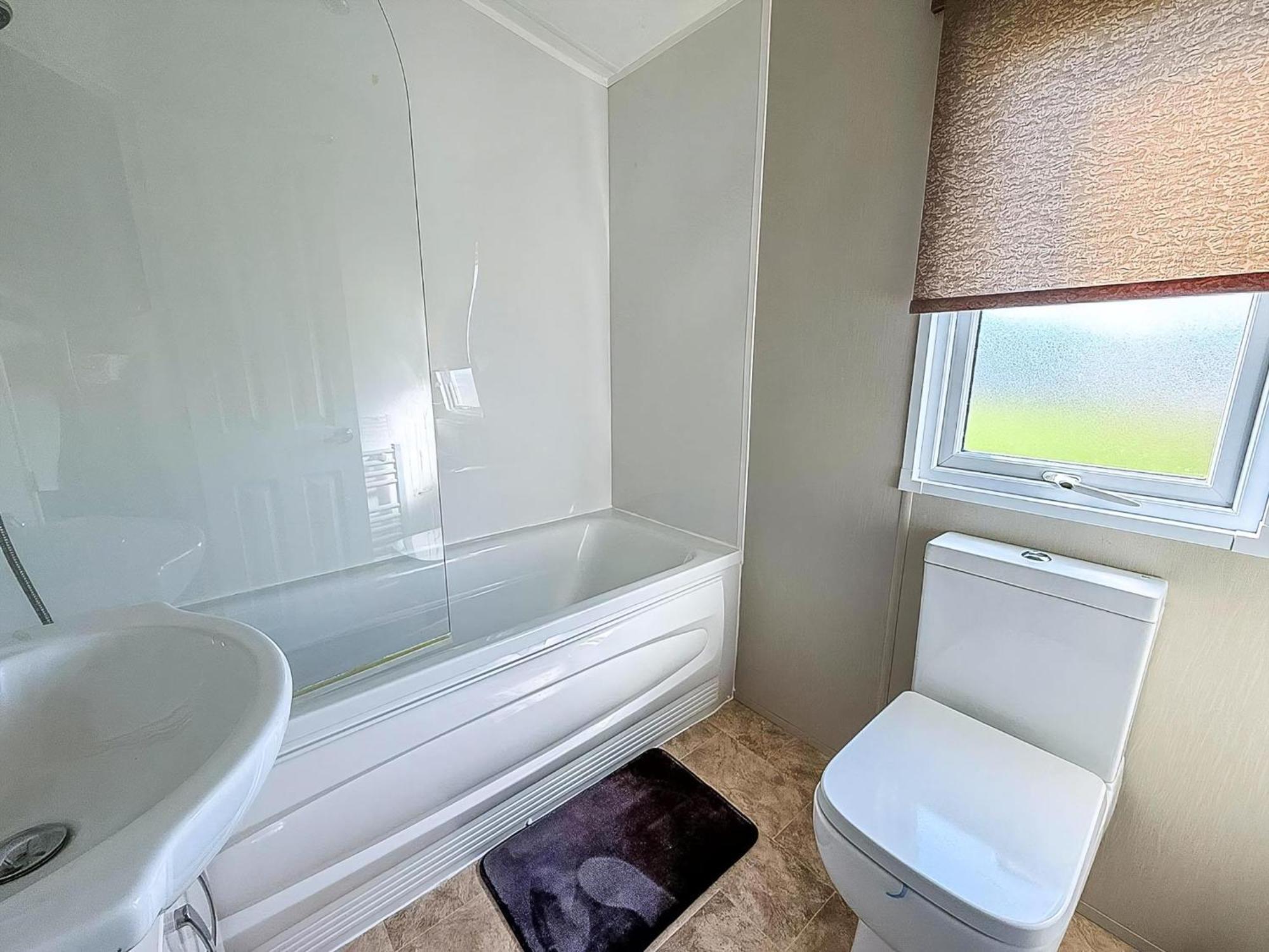 Beautiful Caravan With Decking Wifi At St Osyth Beach Holiday Park Ref 28077Dw Клактон-он-Си Экстерьер фото