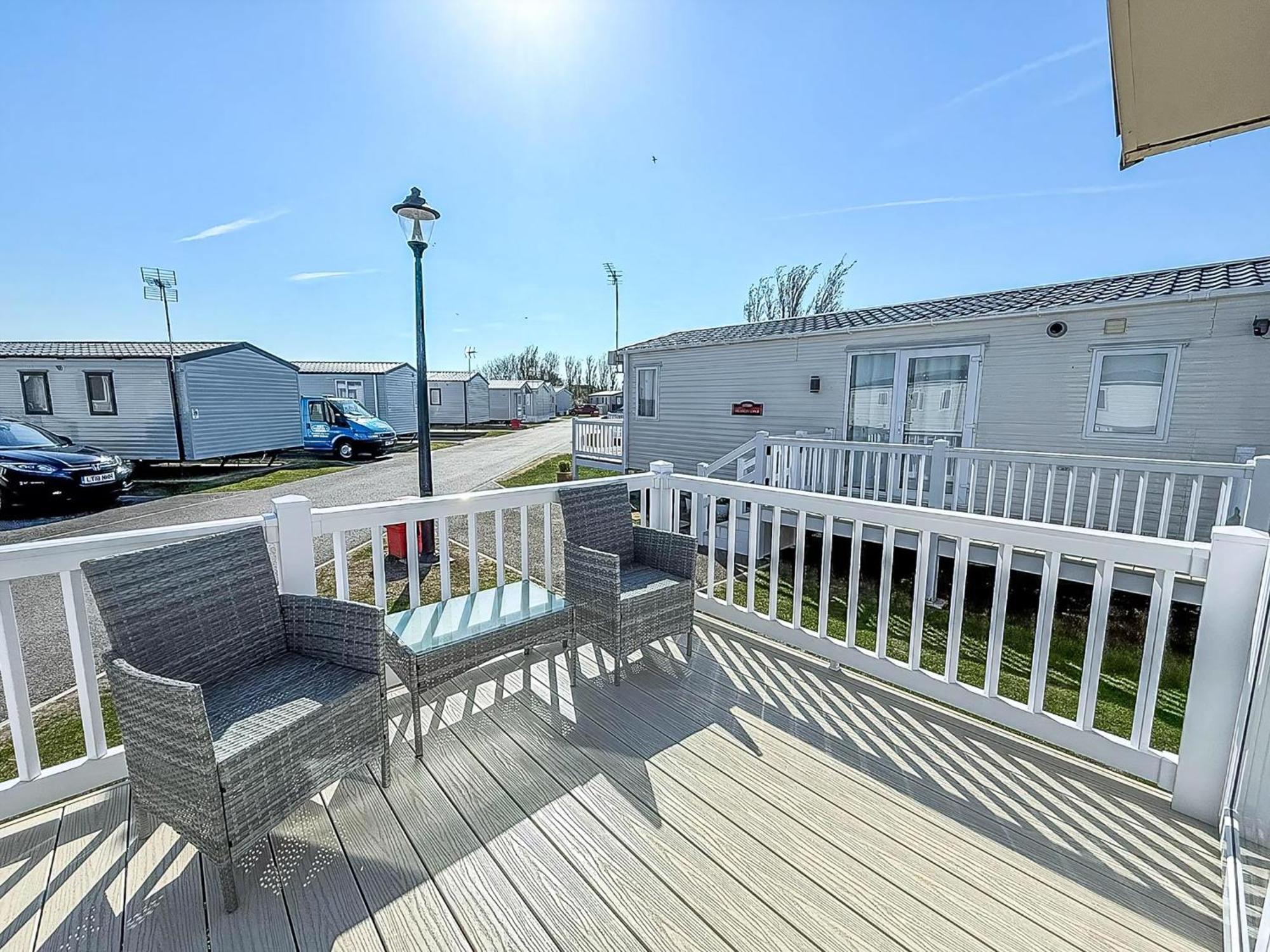 Beautiful Caravan With Decking Wifi At St Osyth Beach Holiday Park Ref 28077Dw Клактон-он-Си Экстерьер фото