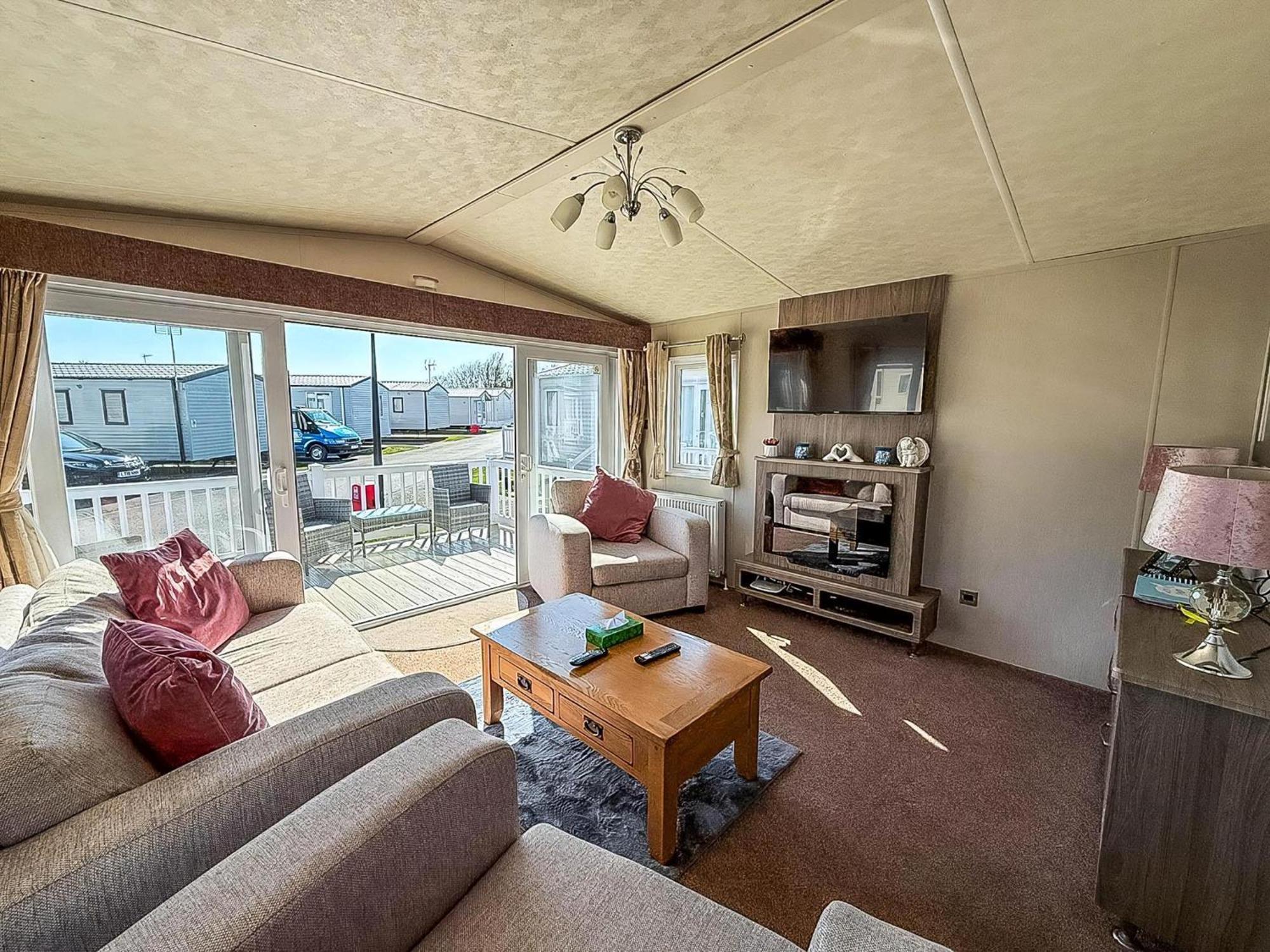 Beautiful Caravan With Decking Wifi At St Osyth Beach Holiday Park Ref 28077Dw Клактон-он-Си Экстерьер фото