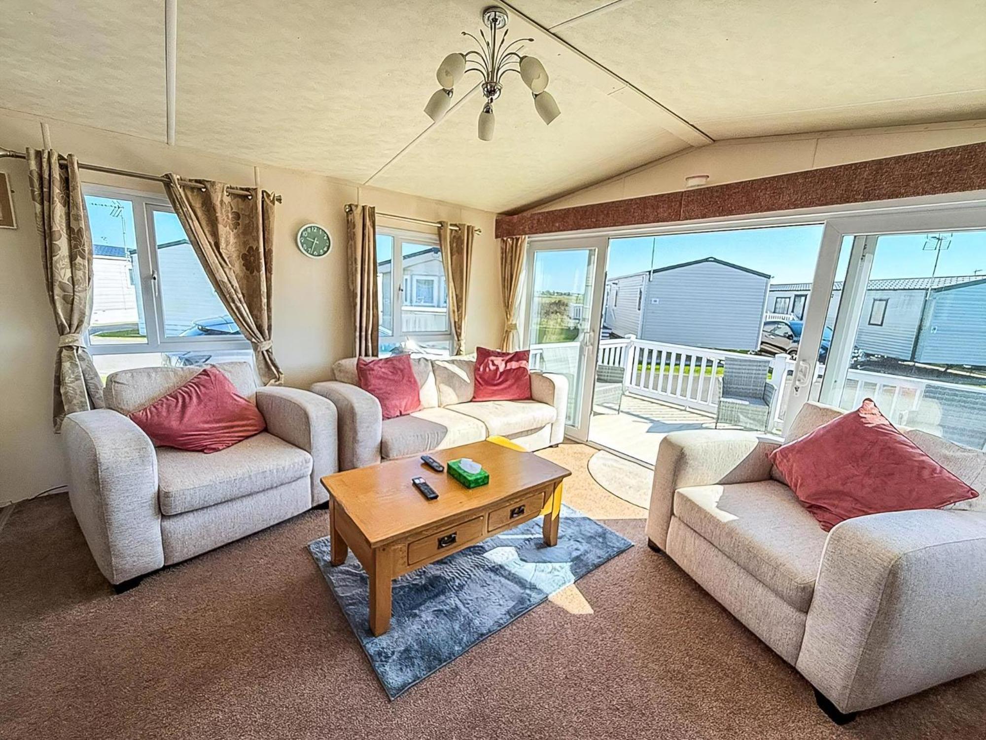 Beautiful Caravan With Decking Wifi At St Osyth Beach Holiday Park Ref 28077Dw Клактон-он-Си Экстерьер фото